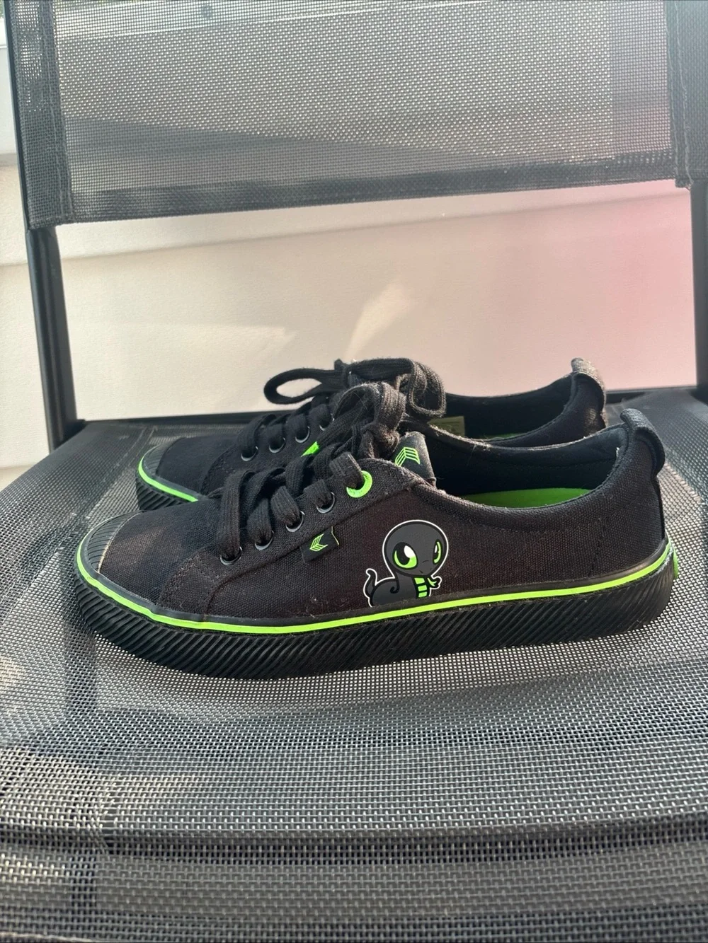 Cariuma x Razer Sneki Snek OCA Low Top sneakers Size 7.5 Women or 6 Men